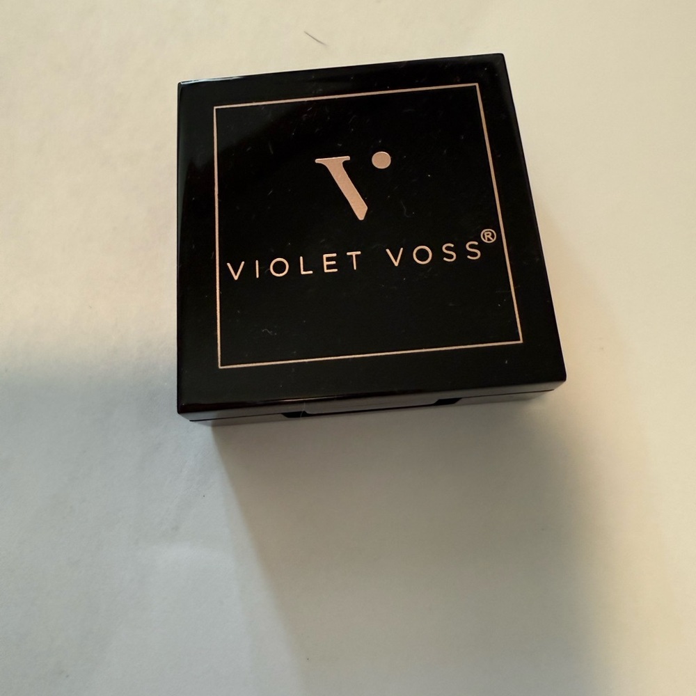 Violet Voss eyeshadow